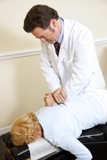 pain-clinics-promote-chiropractic-care2